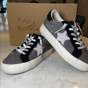 Vintage Havana Women's Black and Silver Star Sneakers